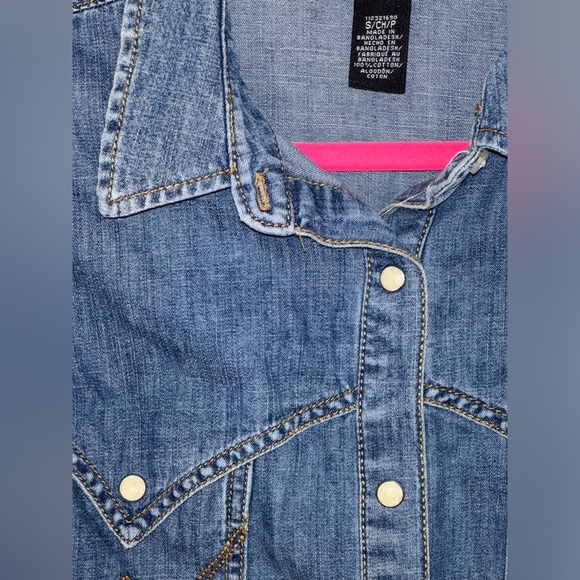 Wrangler Retro Denim Long Sleeve Button Down Shirt EUC Size Small - Picture 2 of 5